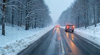 Die Gefahren von Schlaglöchern und deren Auswirkungen (1/10)